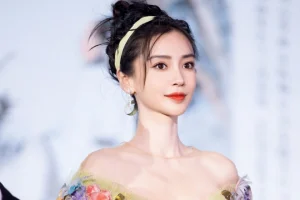 QQLive - Điểm Danh 5 Mỹ Nhân Hoa Ngữ Sở Hữu Đôi Mắt Hút Hồn Nhất Làng Giải Trí 4 Đôi mắt biết nói của Angela Baby đã khiến không ít trái tim phải đắm say, mê mẩn quên cả lối về.