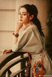 QQLive - Điểm Danh 5 Mỹ Nhân Hoa Ngữ Sở Hữu Đôi Mắt Hút Hồn Nhất Làng Giải Trí 5 Địch Lệ Nhiệt Ba ghi điểm trong lòng người hâm mộ bởi vẻ đẹp lai hiếm có cùng đôi mắt hai mí rõ rệt, trong veo như nước.