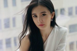 QQLive - Điểm Danh 5 Mỹ Nhân Hoa Ngữ Sở Hữu Đôi Mắt Hút Hồn Nhất Làng Giải Trí 2 QQLive Dương Mịch hút hồn người đối diện bởi đôi mắt to tròn trong veo