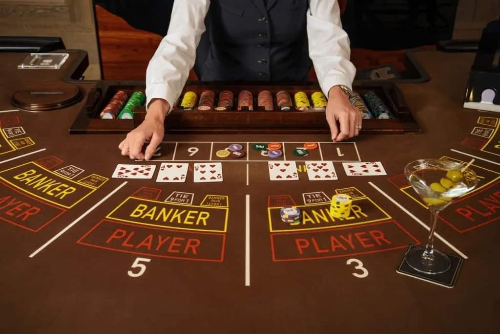 Tìm hiểu cách chơi Baccarat luôn thắng và đỉnh cao nhất tại QQLive 3 cửa Banker và Player